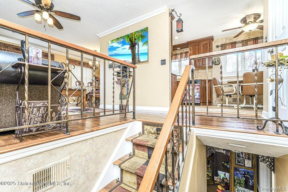 35 Nutwood Court, Staten Island, NY 10308