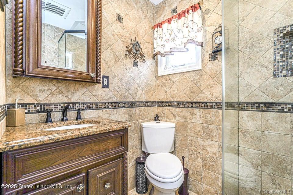 35 Nutwood Court, Staten Island, NY 10308