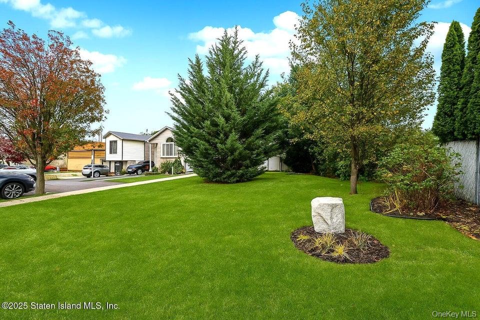 35 Nutwood Court, Staten Island, NY 10308