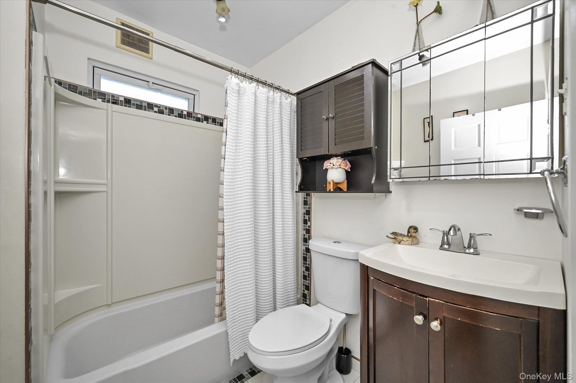 8817 190th Street, Hollis, NY 11423