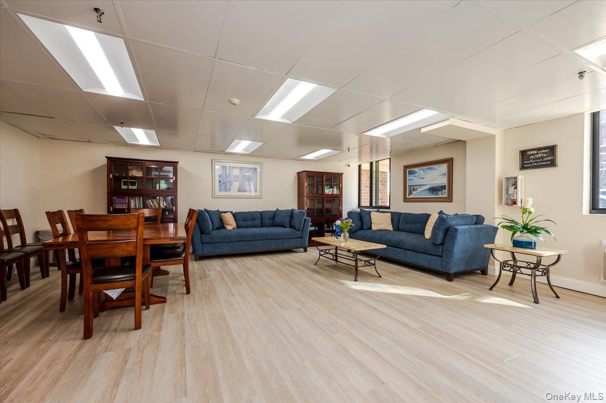 730 W Broadway # 2J, Long Beach, NY 11561