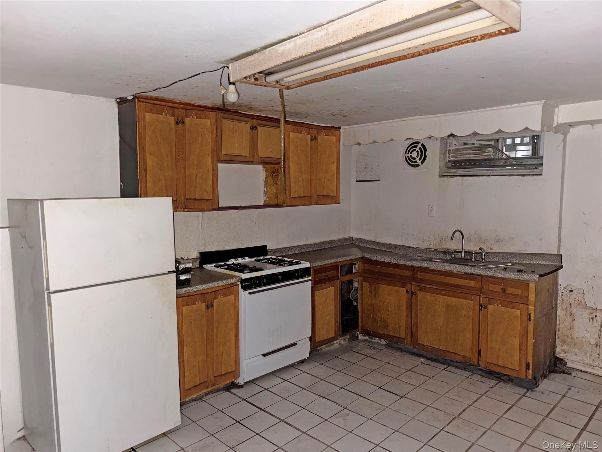 4077 Seton Avenue, Bronx, NY 10466