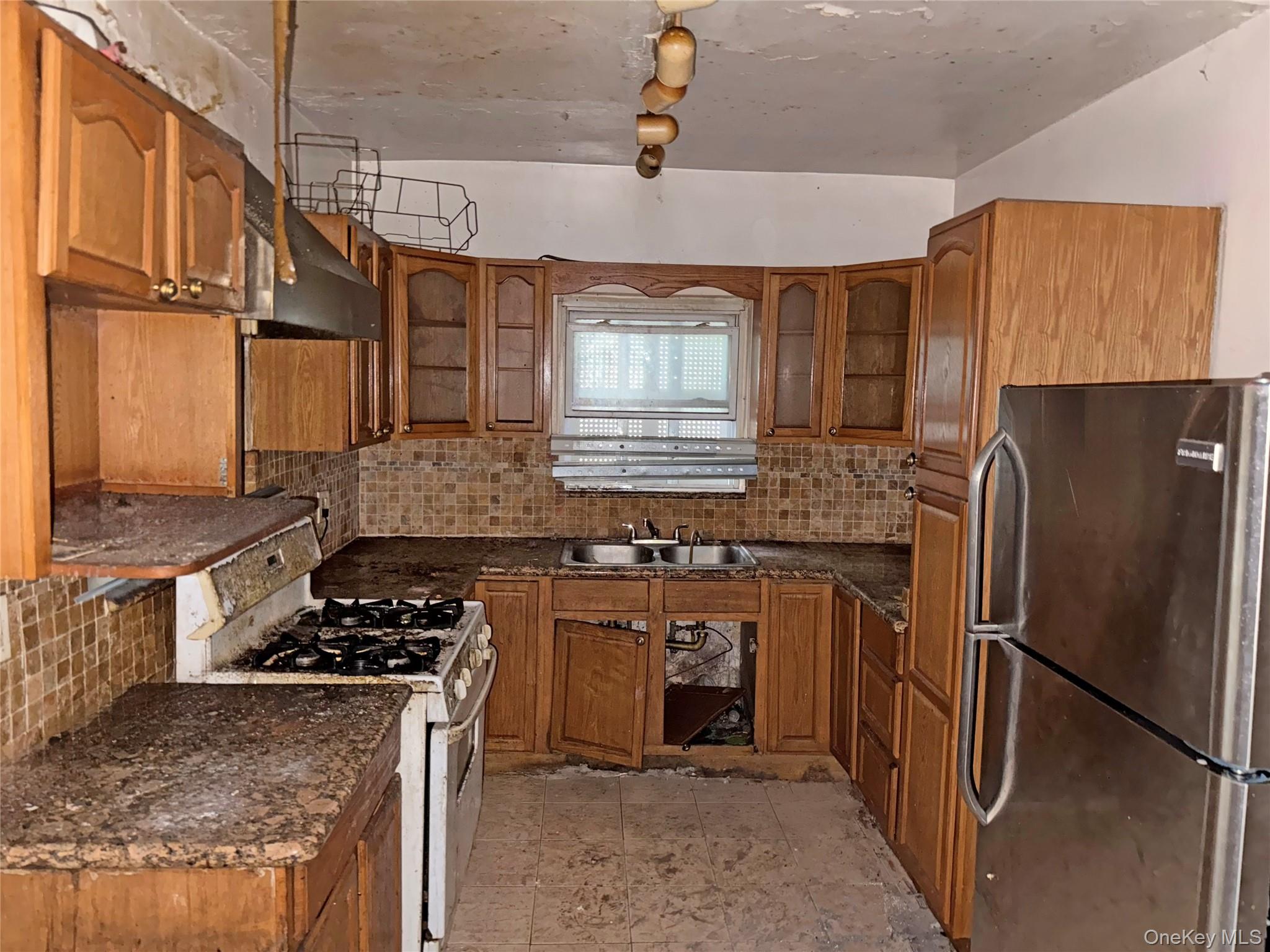 4077 Seton Avenue, Bronx, NY 10466