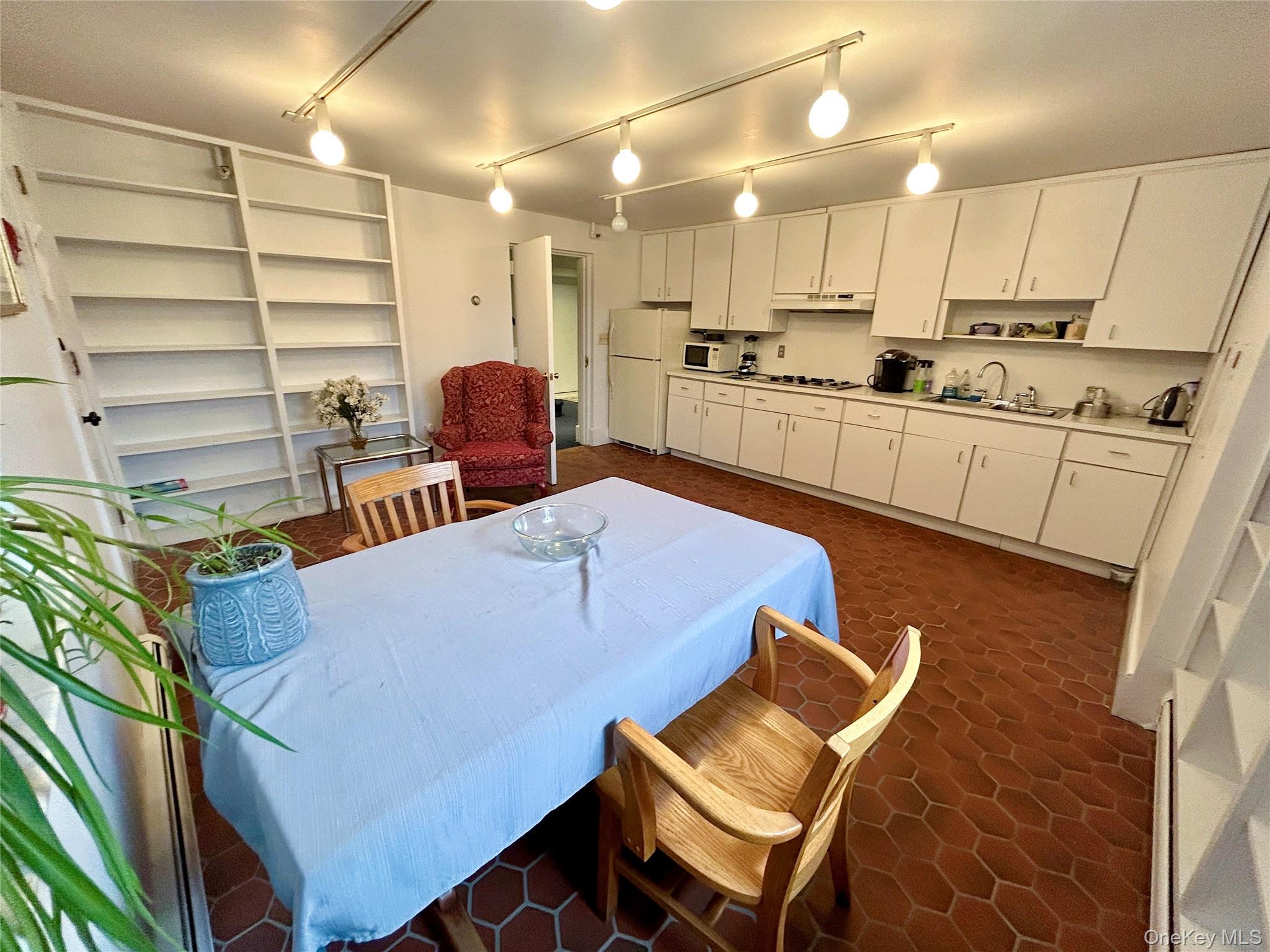 75 N Middletown Road # Suite 200, Nanuet, NY 10954