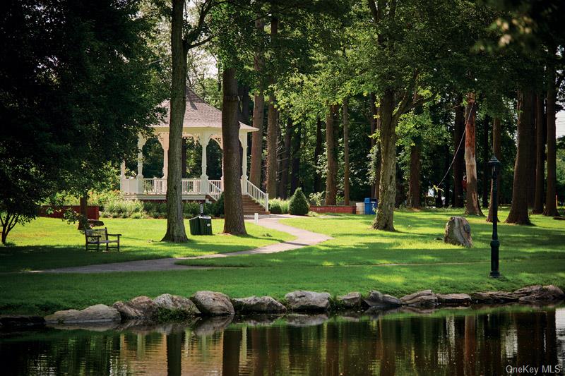 71 Cox Avenue, Armonk, NY 10504