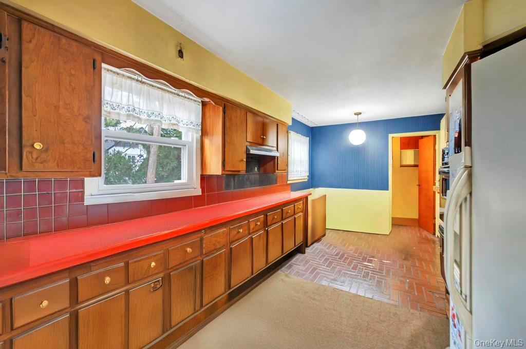 441 Roslyn Road, East Williston, NY 11596