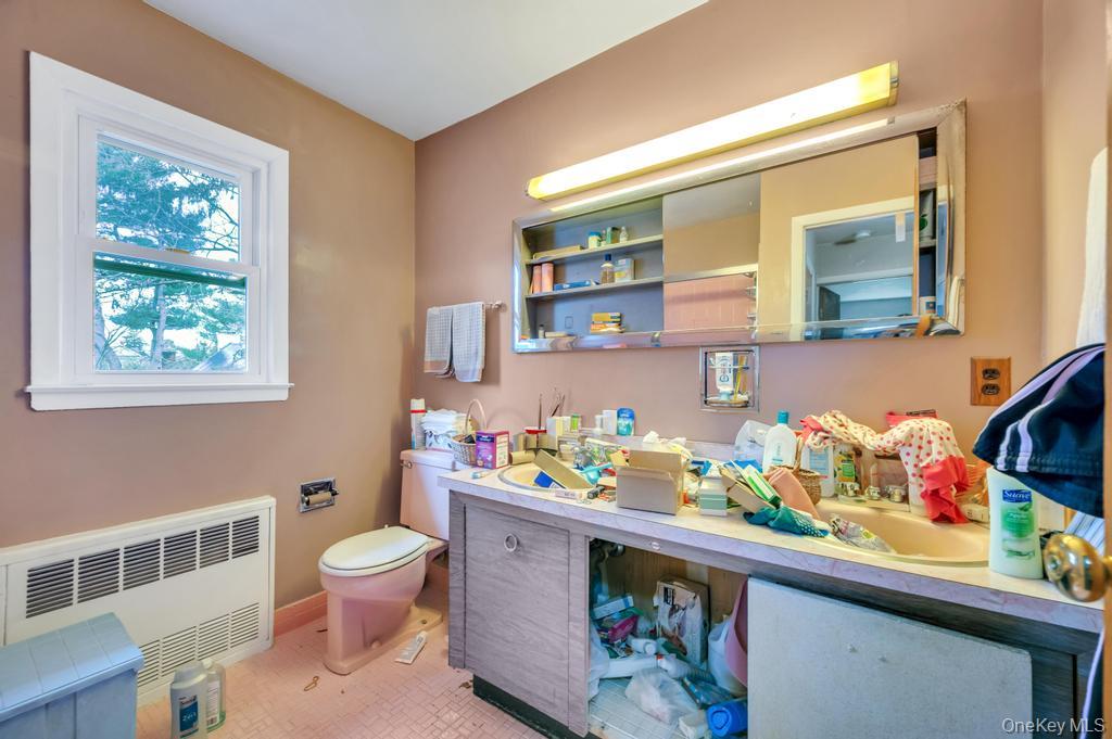 441 Roslyn Road, East Williston, NY 11596