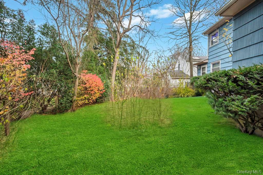 441 Roslyn Road, East Williston, NY 11596