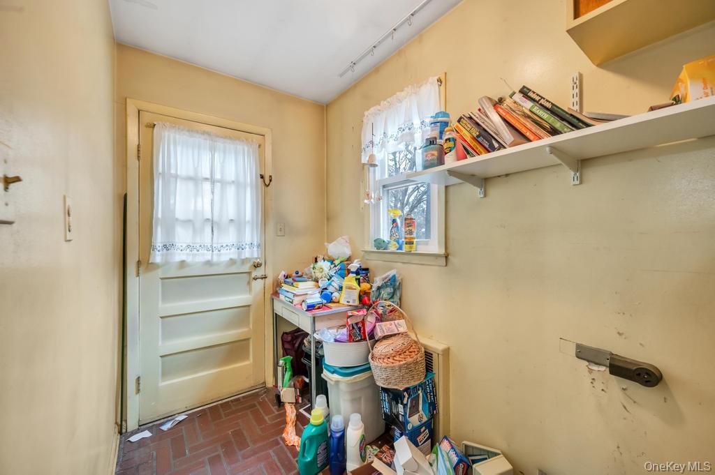 441 Roslyn Road, East Williston, NY 11596