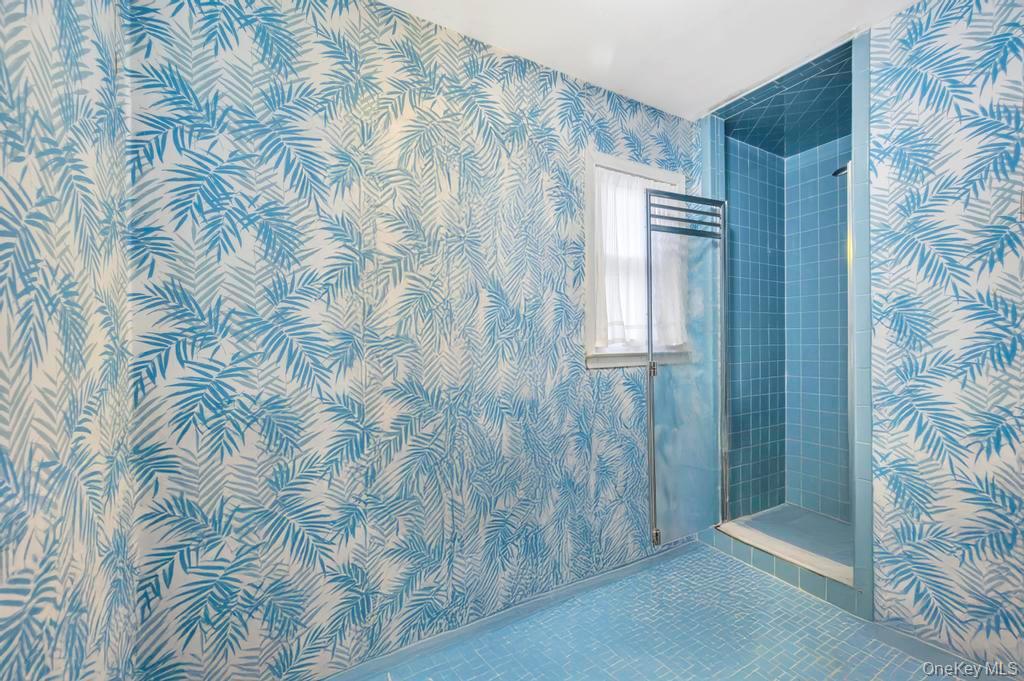 441 Roslyn Road, East Williston, NY 11596