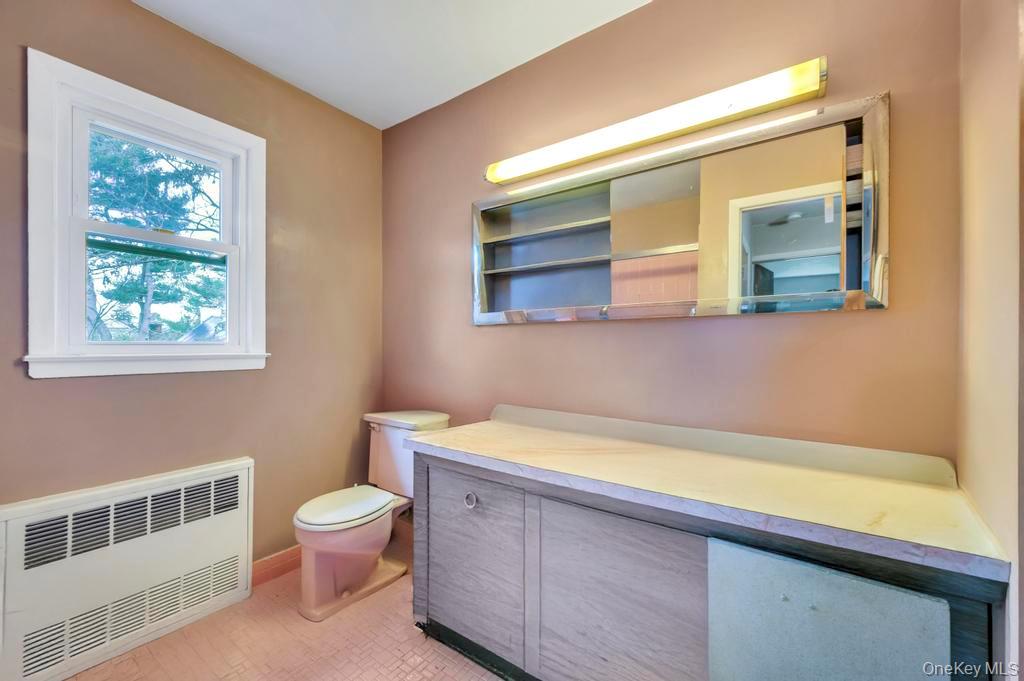 441 Roslyn Road, East Williston, NY 11596