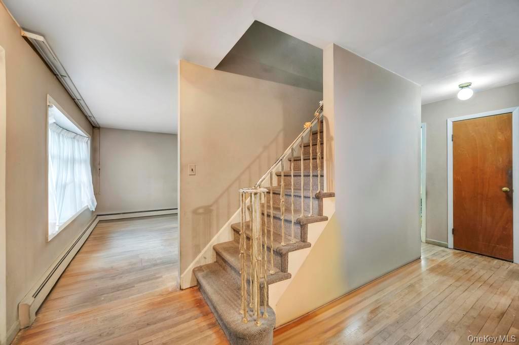 441 Roslyn Road, East Williston, NY 11596