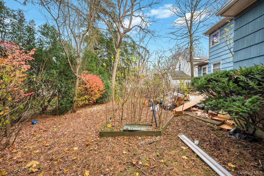 441 Roslyn Road, East Williston, NY 11596