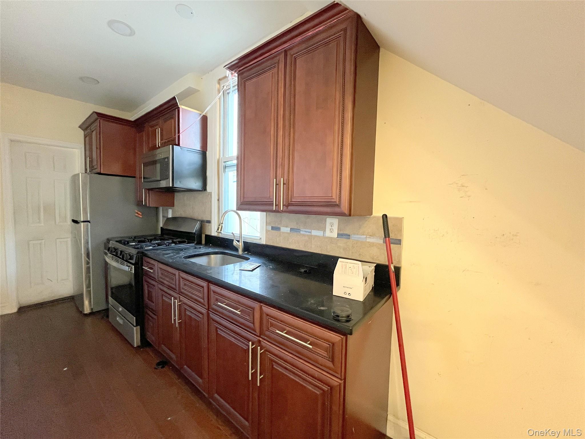 6040 55th Drive, Maspeth, NY 11378