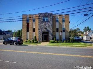196 Hamilton Avenue # 2, Massapequa, NY 11758