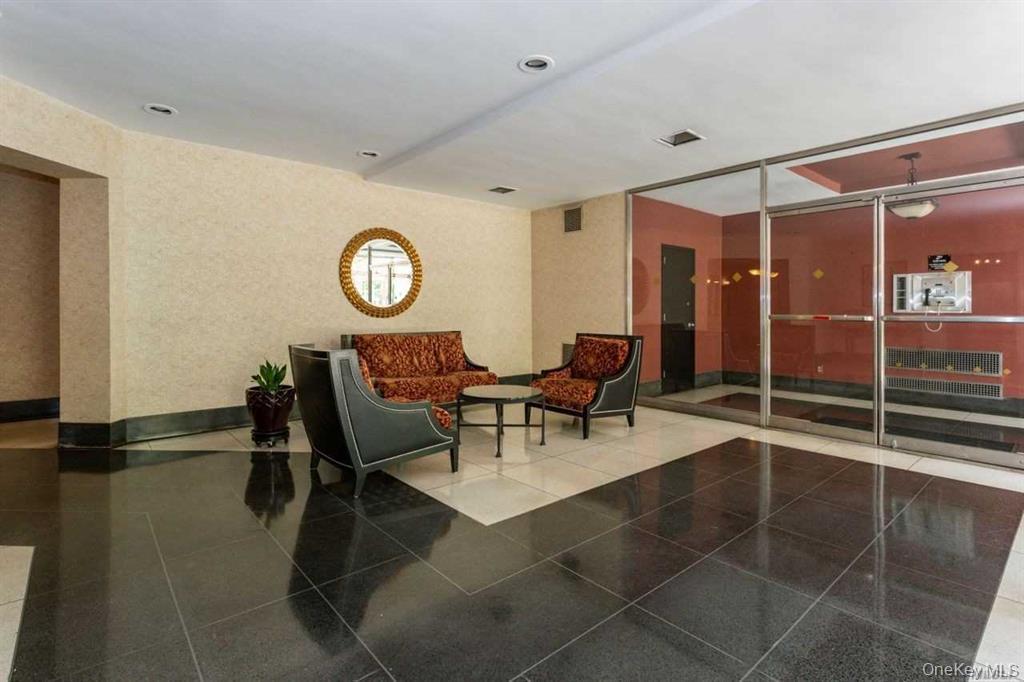 75 S middle neck # 4H, Great Neck, NY 11021