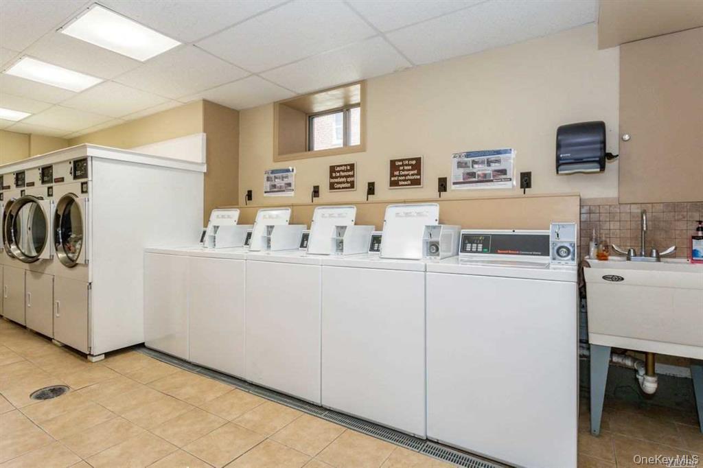 75 S middle neck # 4H, Great Neck, NY 11021