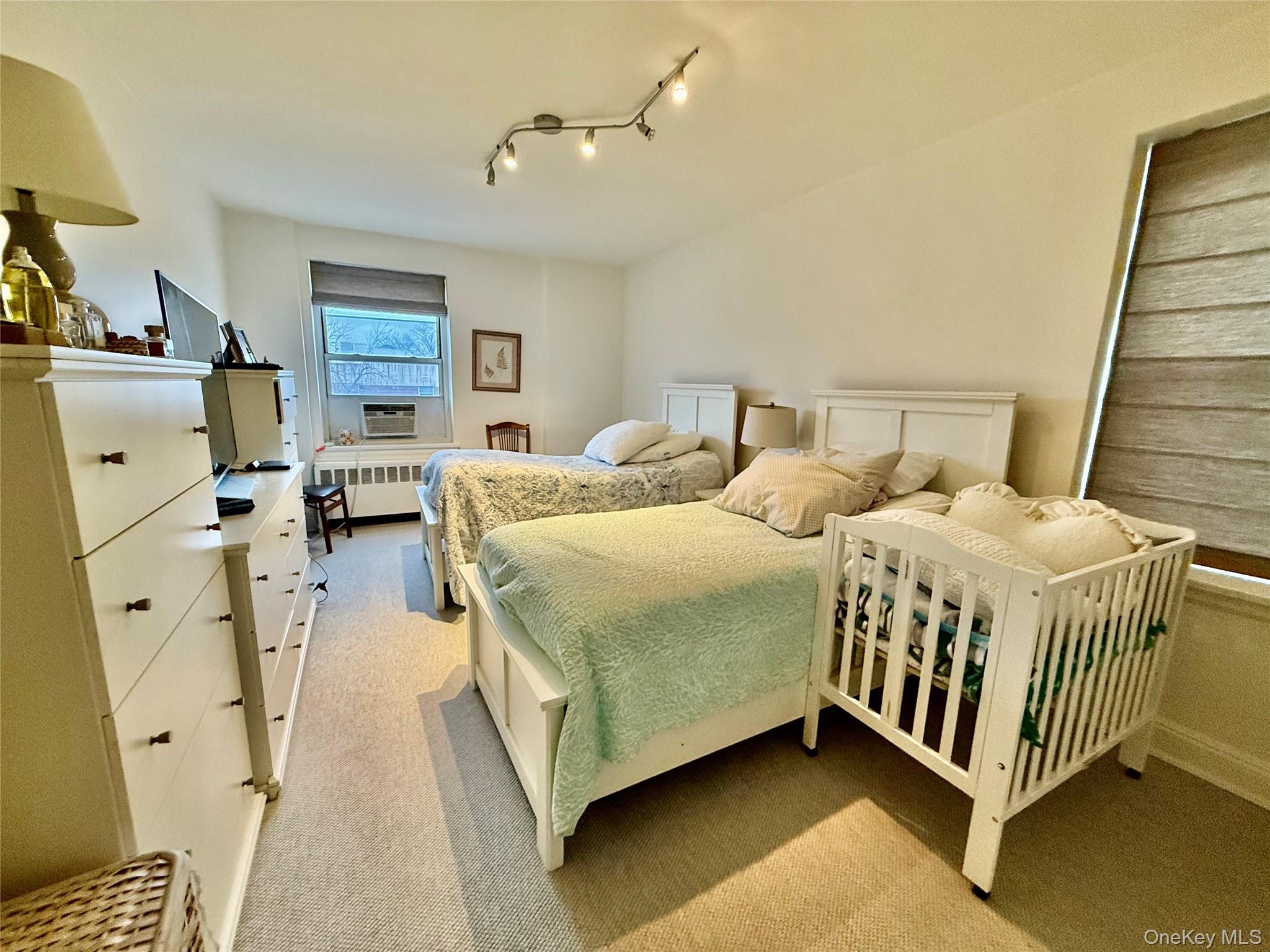 75 S middle neck # 4H, Great Neck, NY 11021