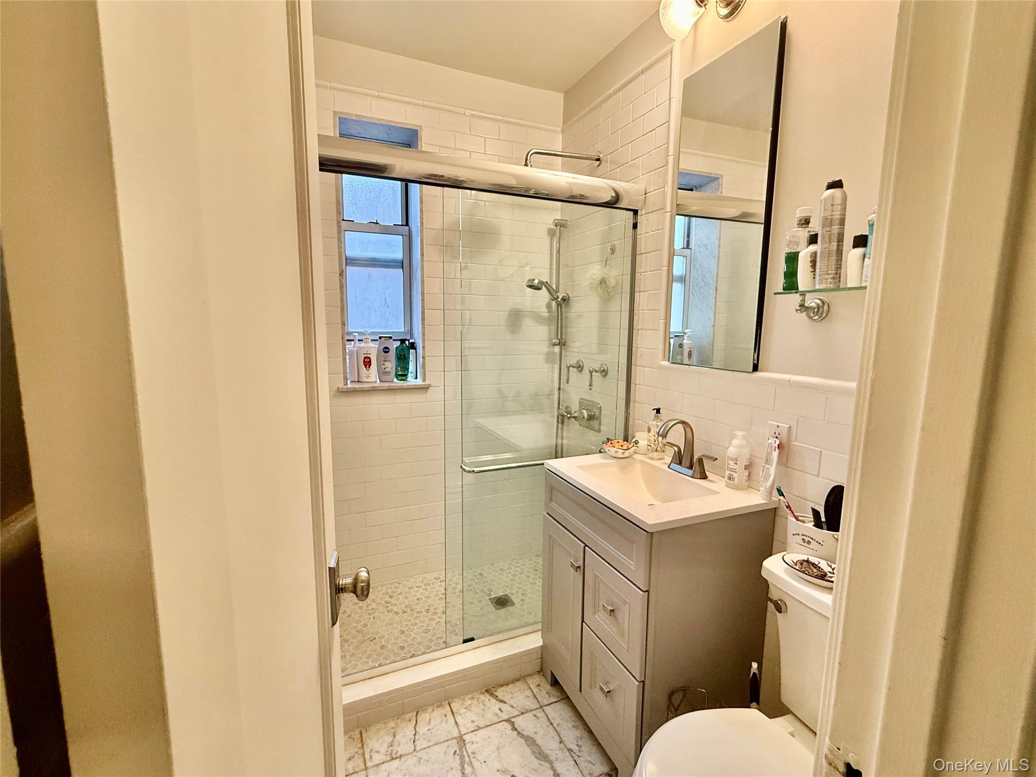 75 S middle neck # 4H, Great Neck, NY 11021