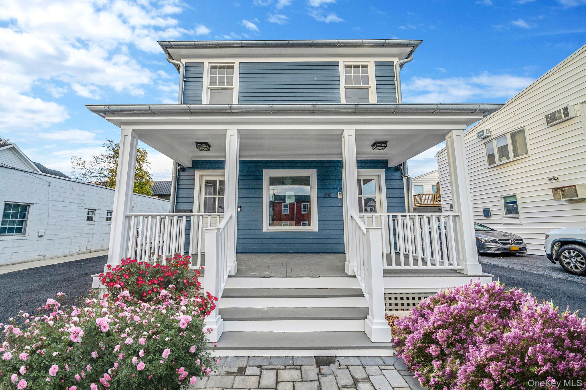 24 Skillman Street # Upper, Roslyn, NY 11576