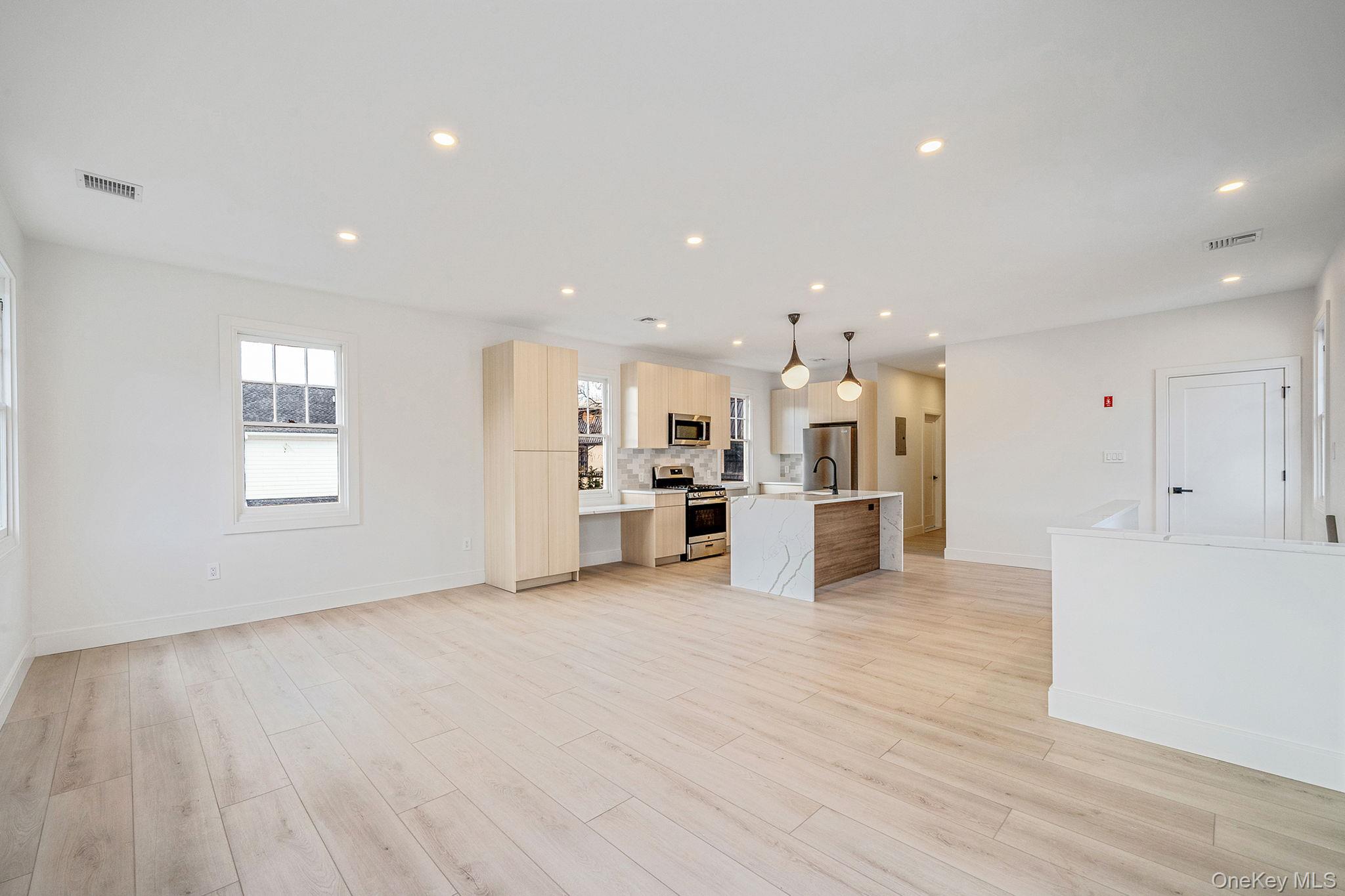 24 Skillman Street # Lower, Roslyn, NY 11576