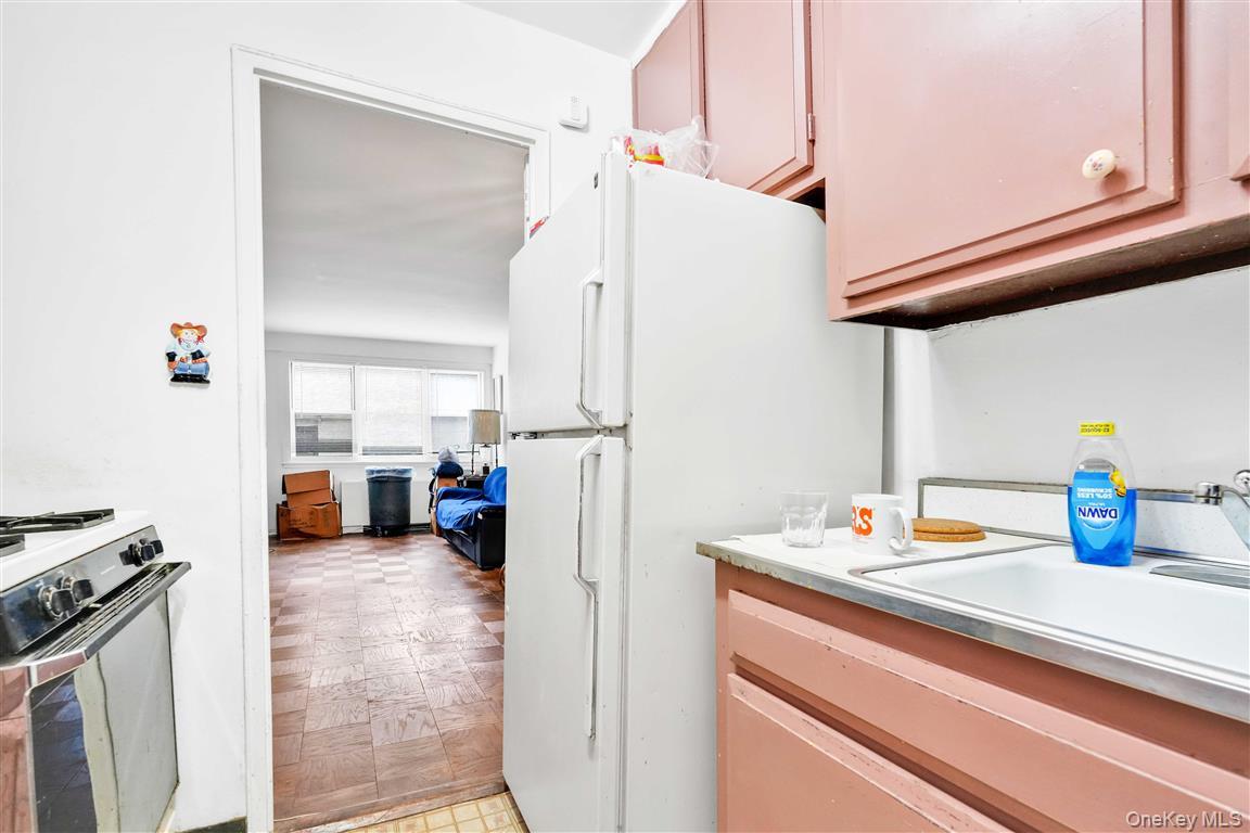 77 E 12 Street # 17K, New York (Manhattan), NY 10003