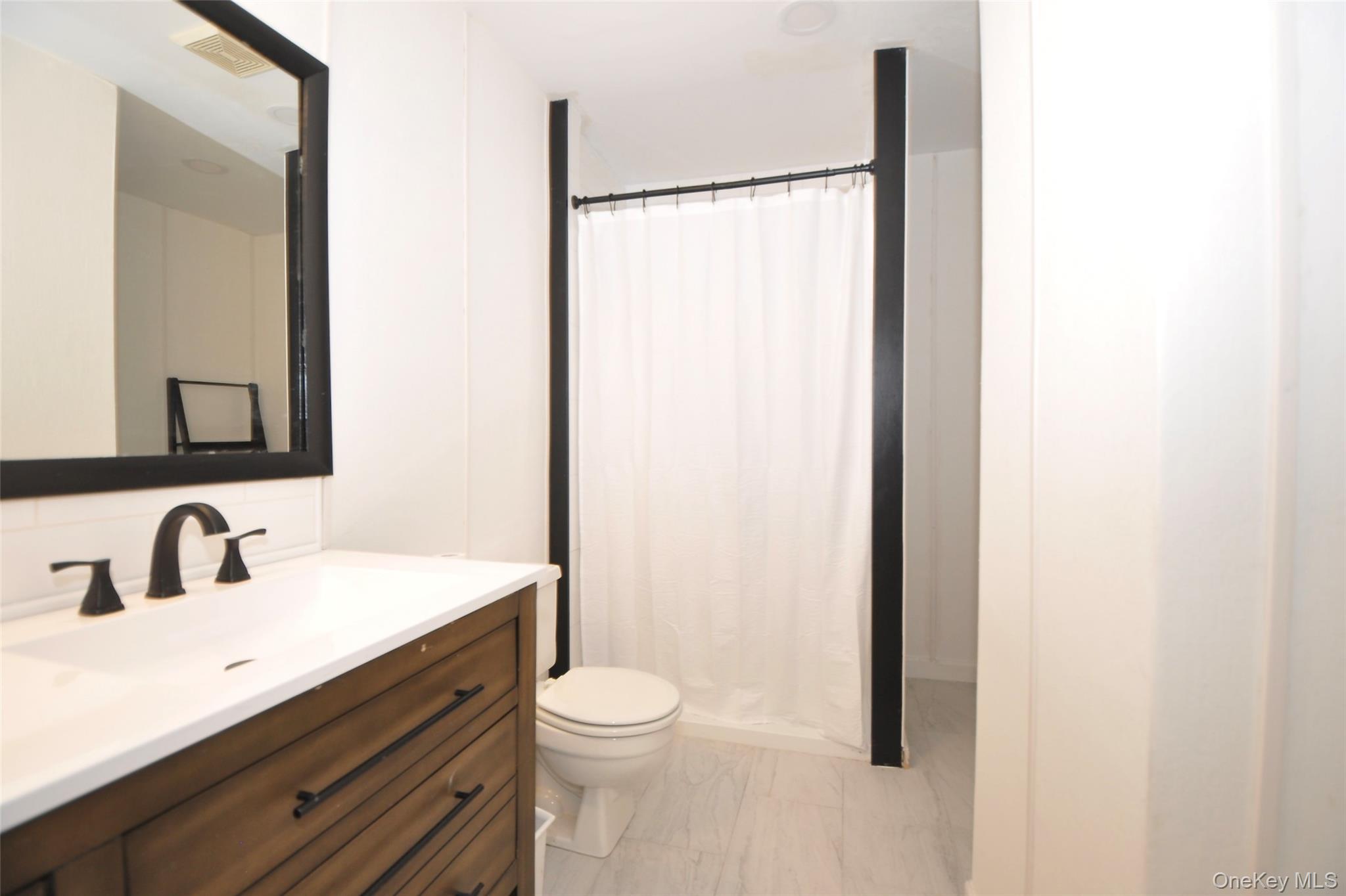 1067 Washington Green, New Windsor, NY 12553