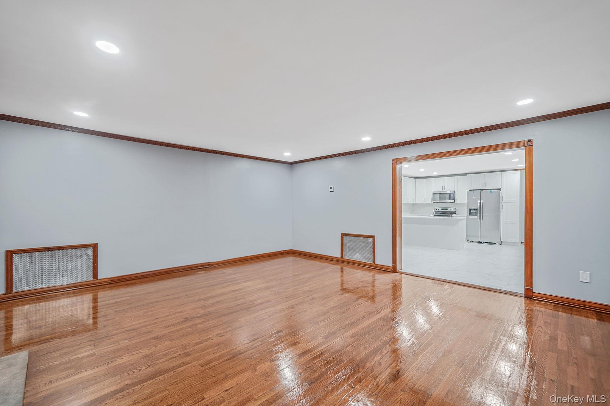 1 Holbrook Street, Bay Shore, NY 11706