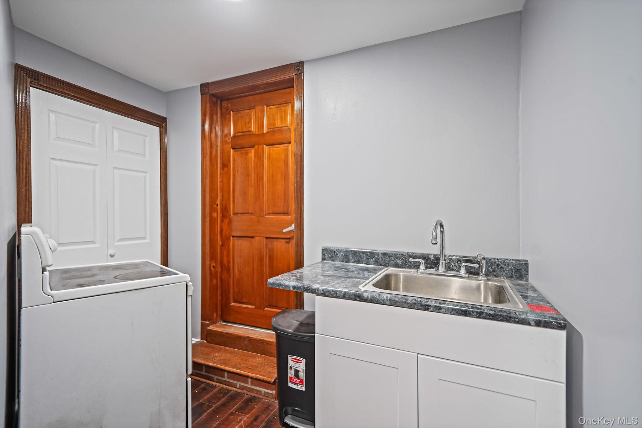 1 Holbrook Street, Bay Shore, NY 11706