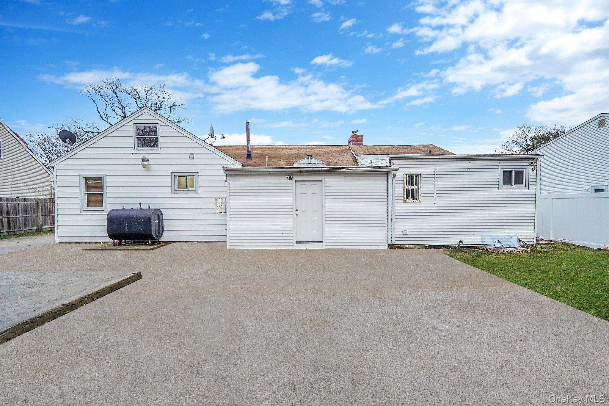 1 Holbrook Street, Bay Shore, NY 11706