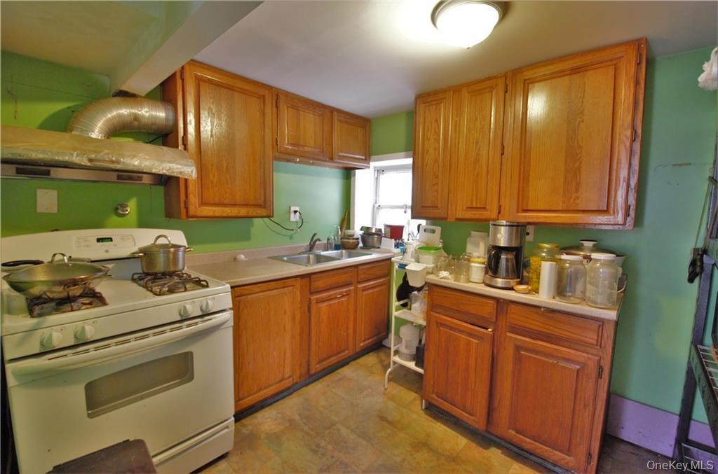 16 Woodland Road, Middletown, NY 10940