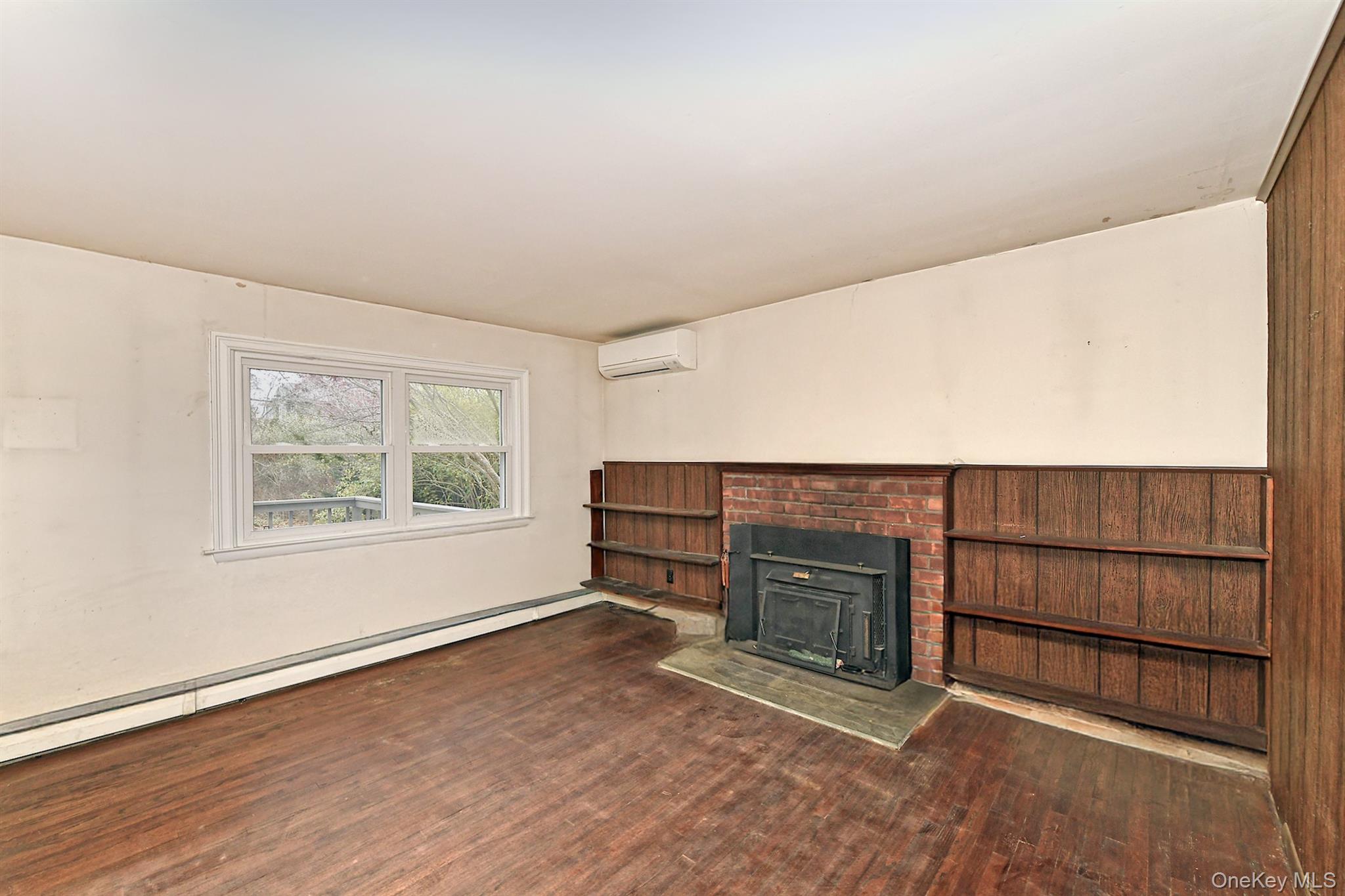 6 Duquesne Drive, Greenlawn, NY 11740