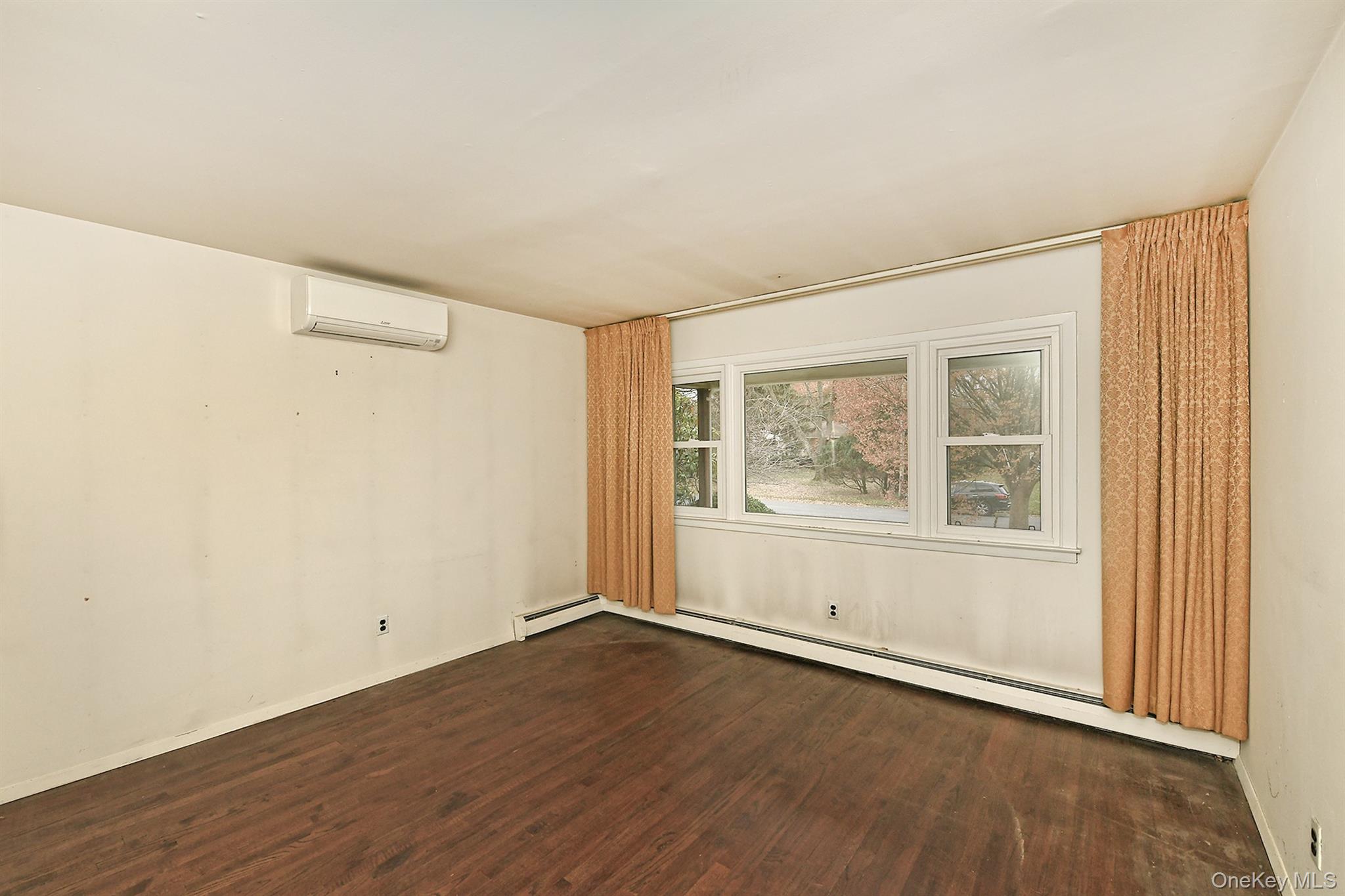 6 Duquesne Drive, Greenlawn, NY 11740