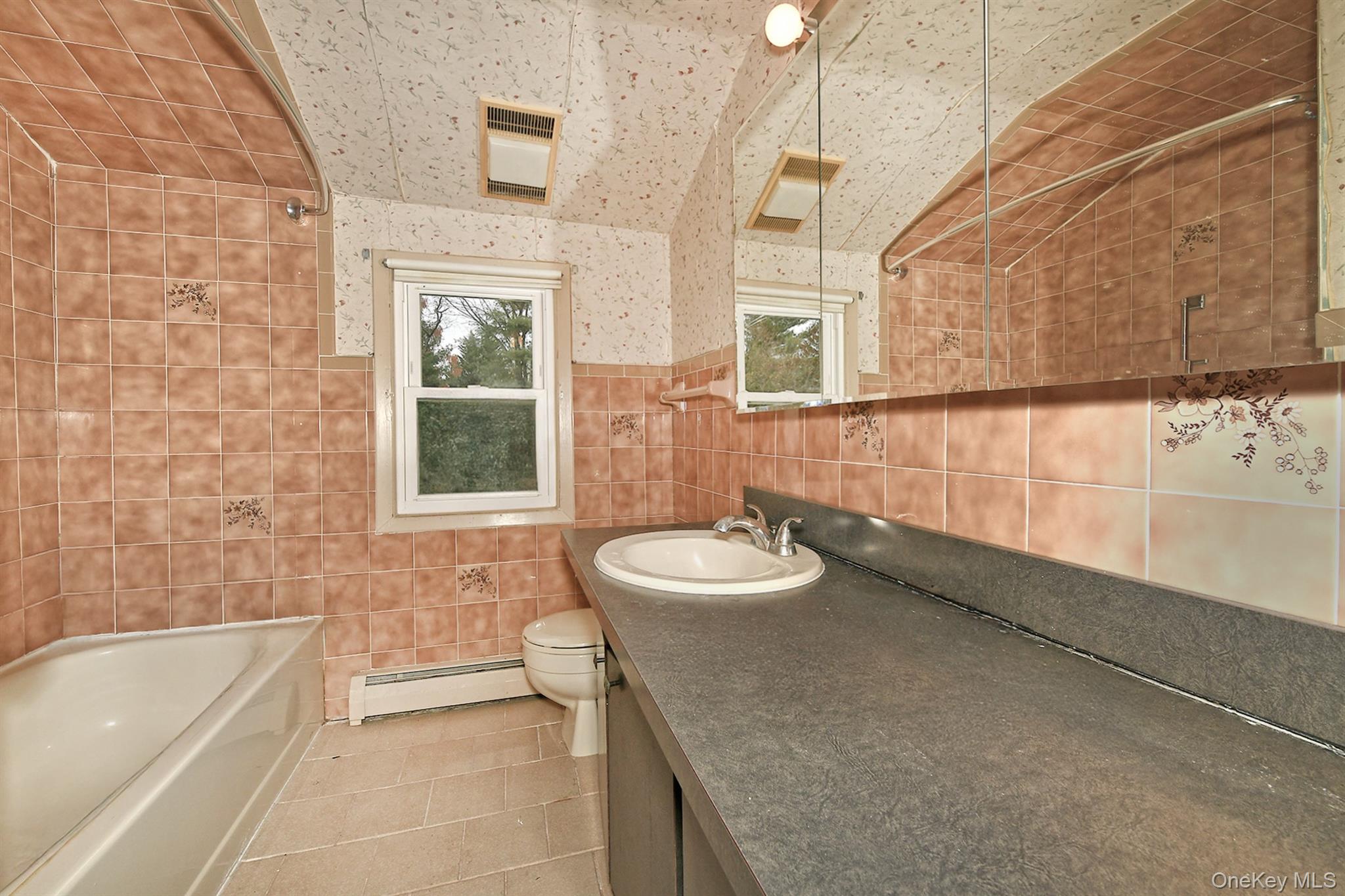 6 Duquesne Drive, Greenlawn, NY 11740