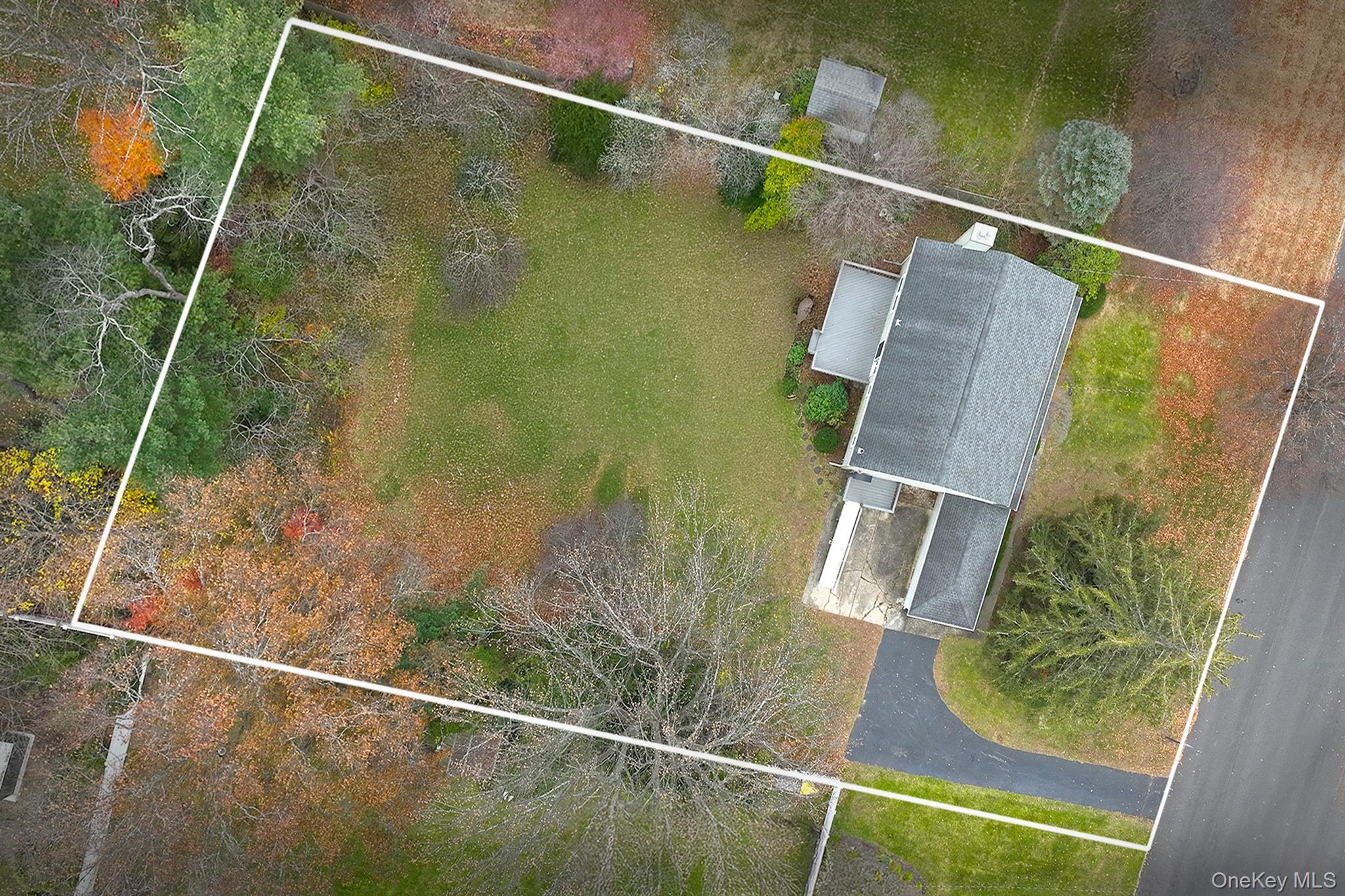 6 Duquesne Drive, Greenlawn, NY 11740