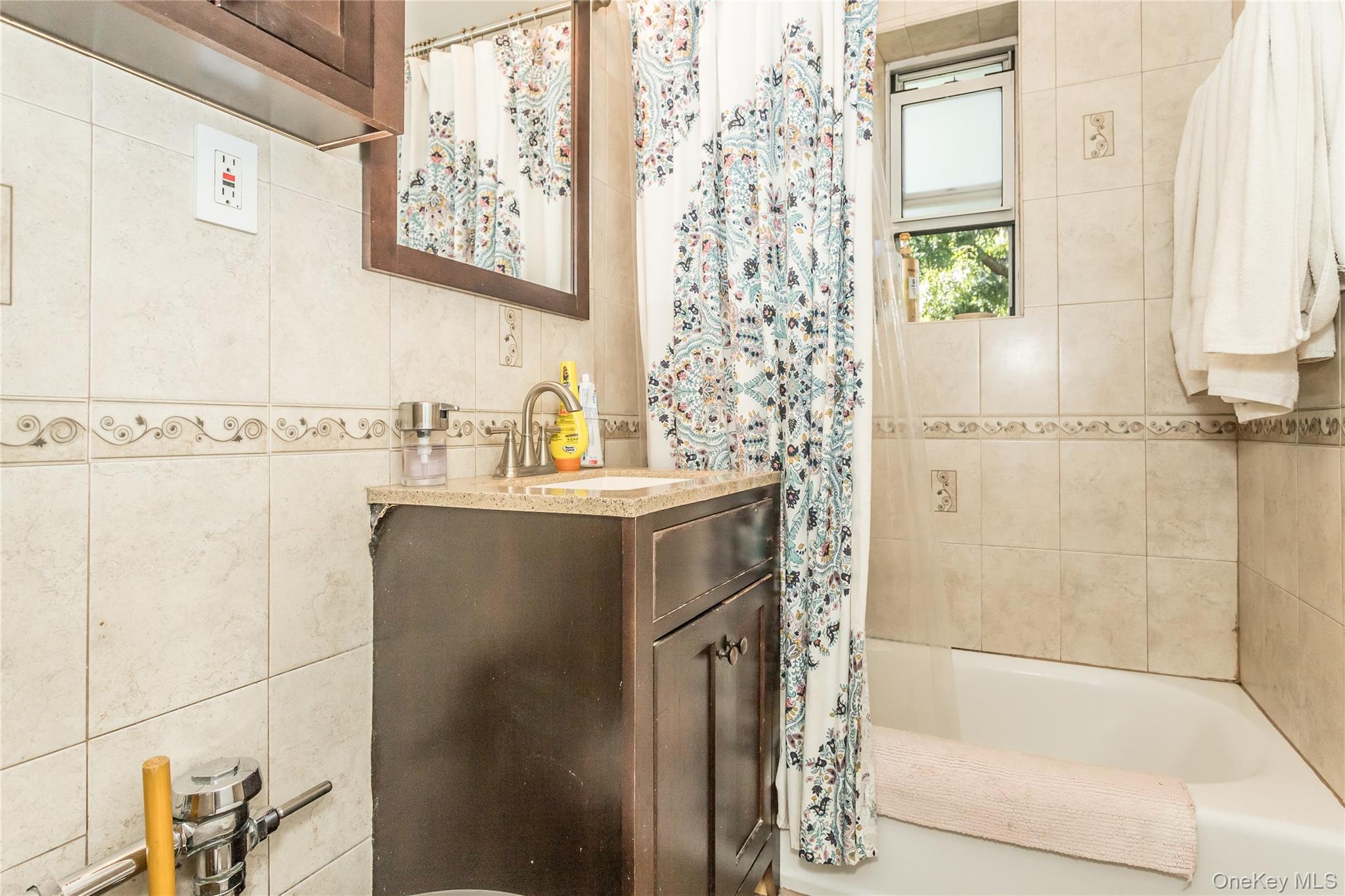 51-28 30 Avenue # #3, Woodside, NY 11377