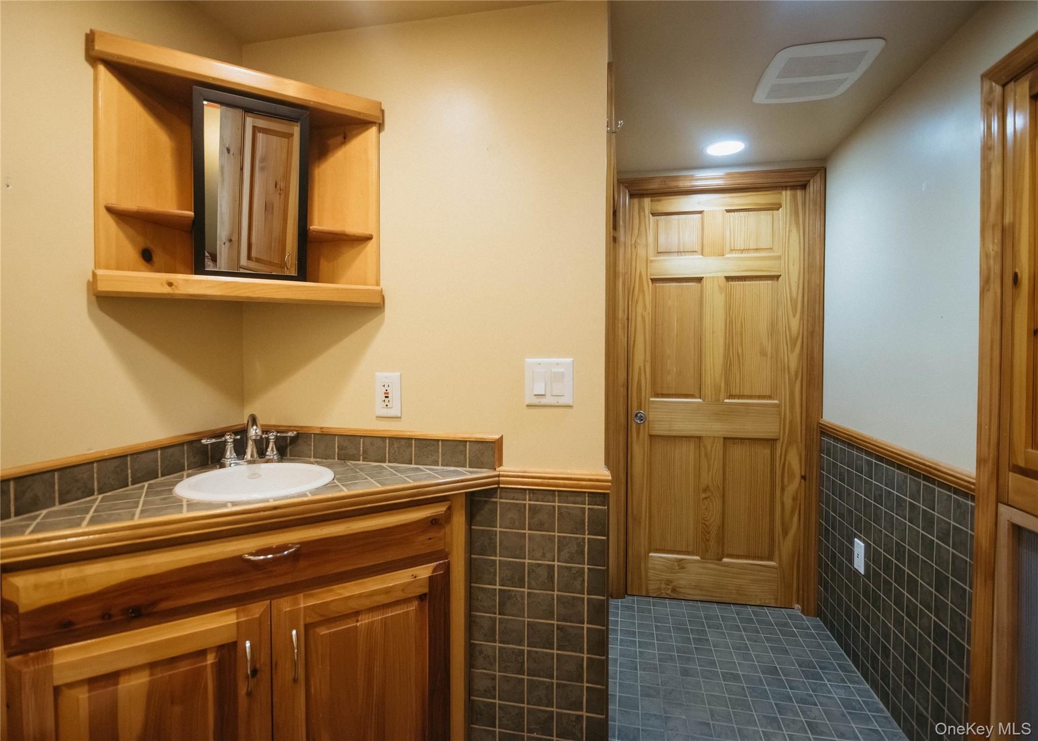 18 Mountainview Avenue, Rosendale, NY 12472