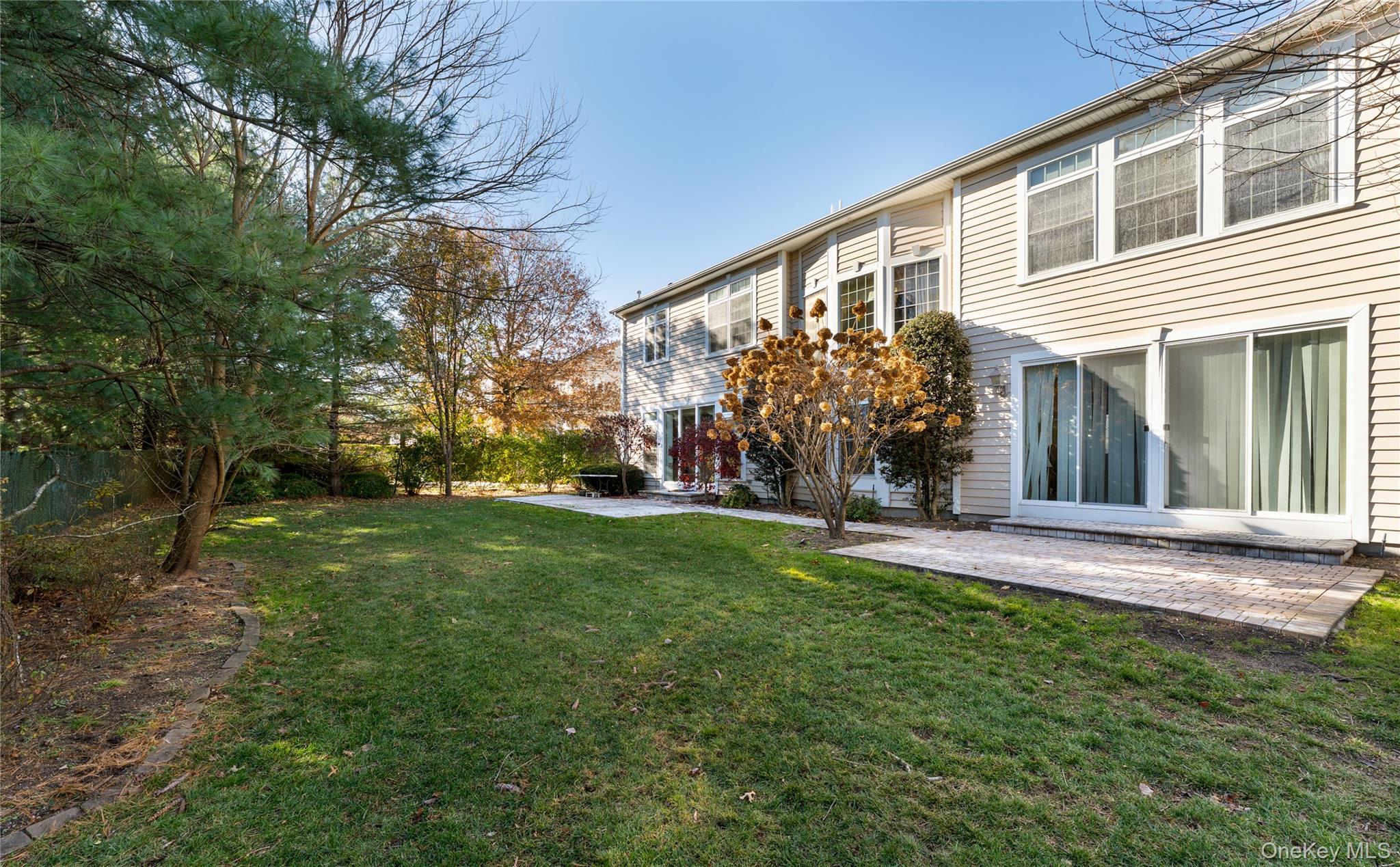 19 Hamlet Woods Drive, Saint James, NY 11780