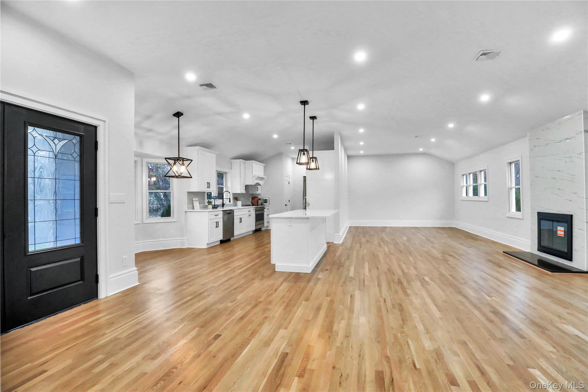 9 Susan Lane, Dix Hills, NY 11746