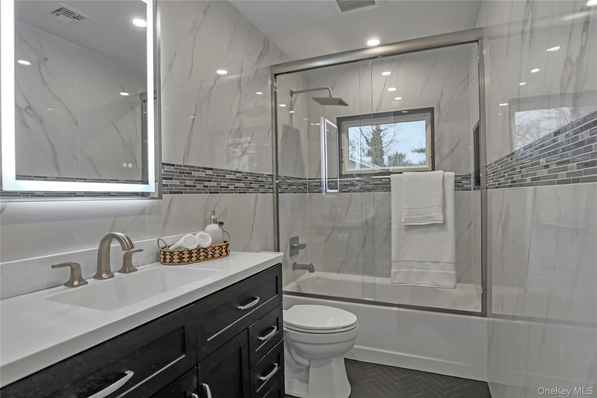 9 Susan Lane, Dix Hills, NY 11746