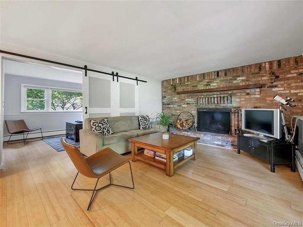 5 Van Gogh Lane, Airmont, NY 10901