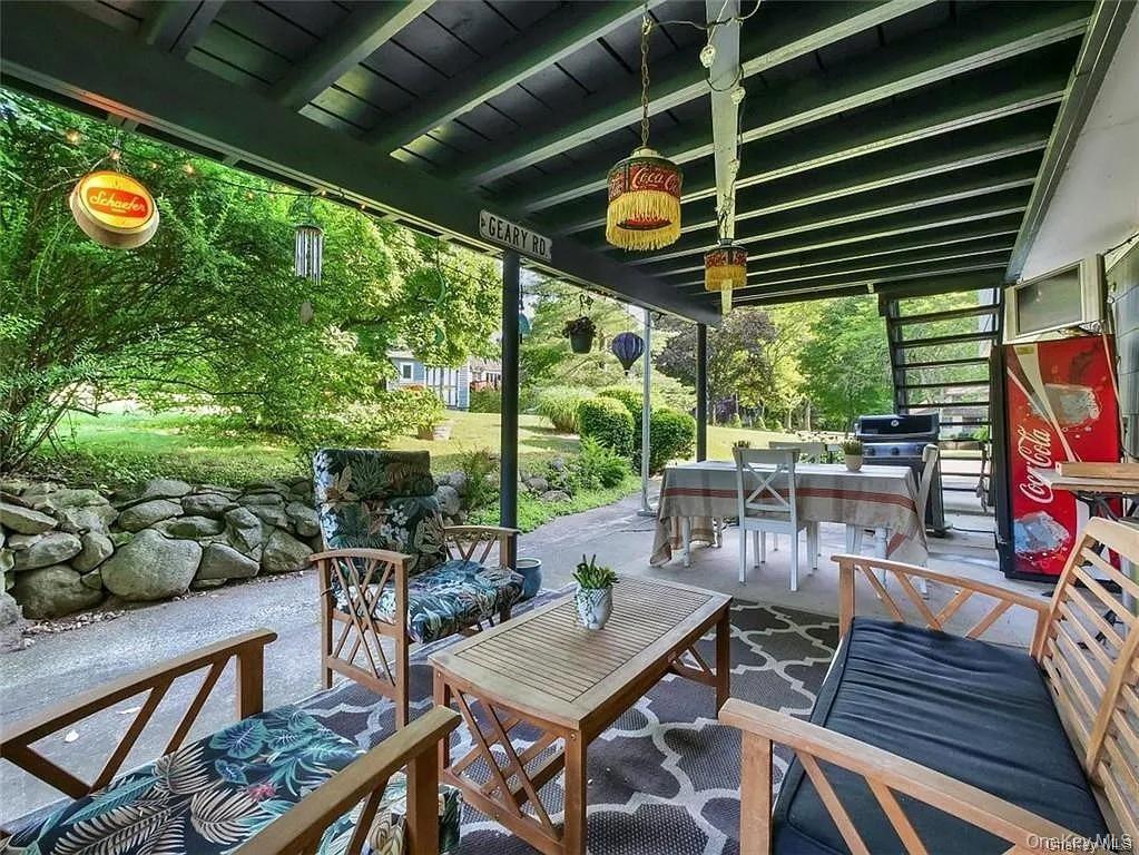 5 Van Gogh Lane, Airmont, NY 10901