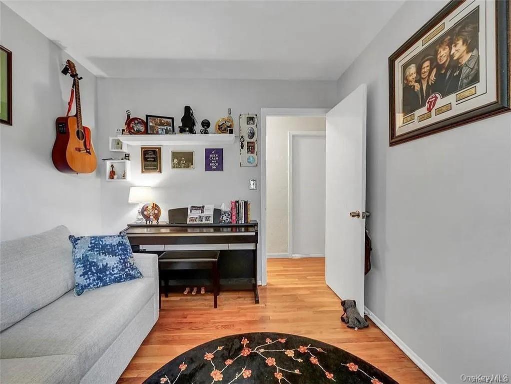 5 Van Gogh Lane, Airmont, NY 10901