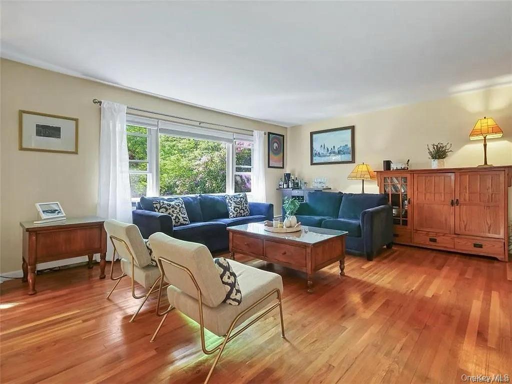 5 Van Gogh Lane, Airmont, NY 10901