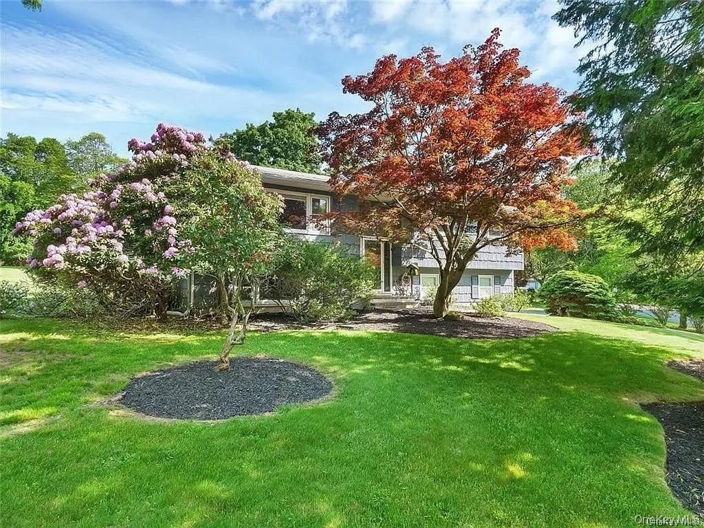 5 Van Gogh Lane, Airmont, NY 10901