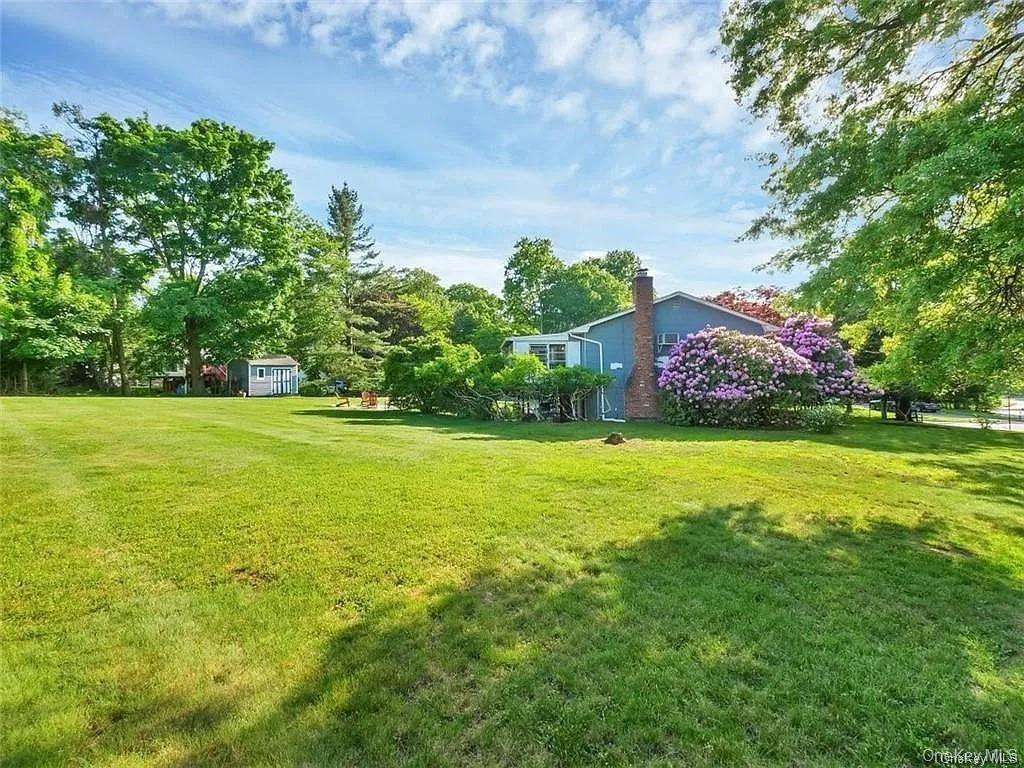 5 Van Gogh Lane, Airmont, NY 10901