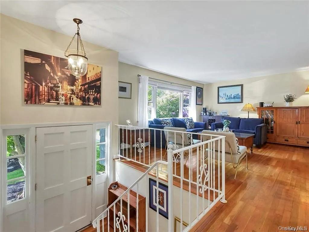 5 Van Gogh Lane, Airmont, NY 10901