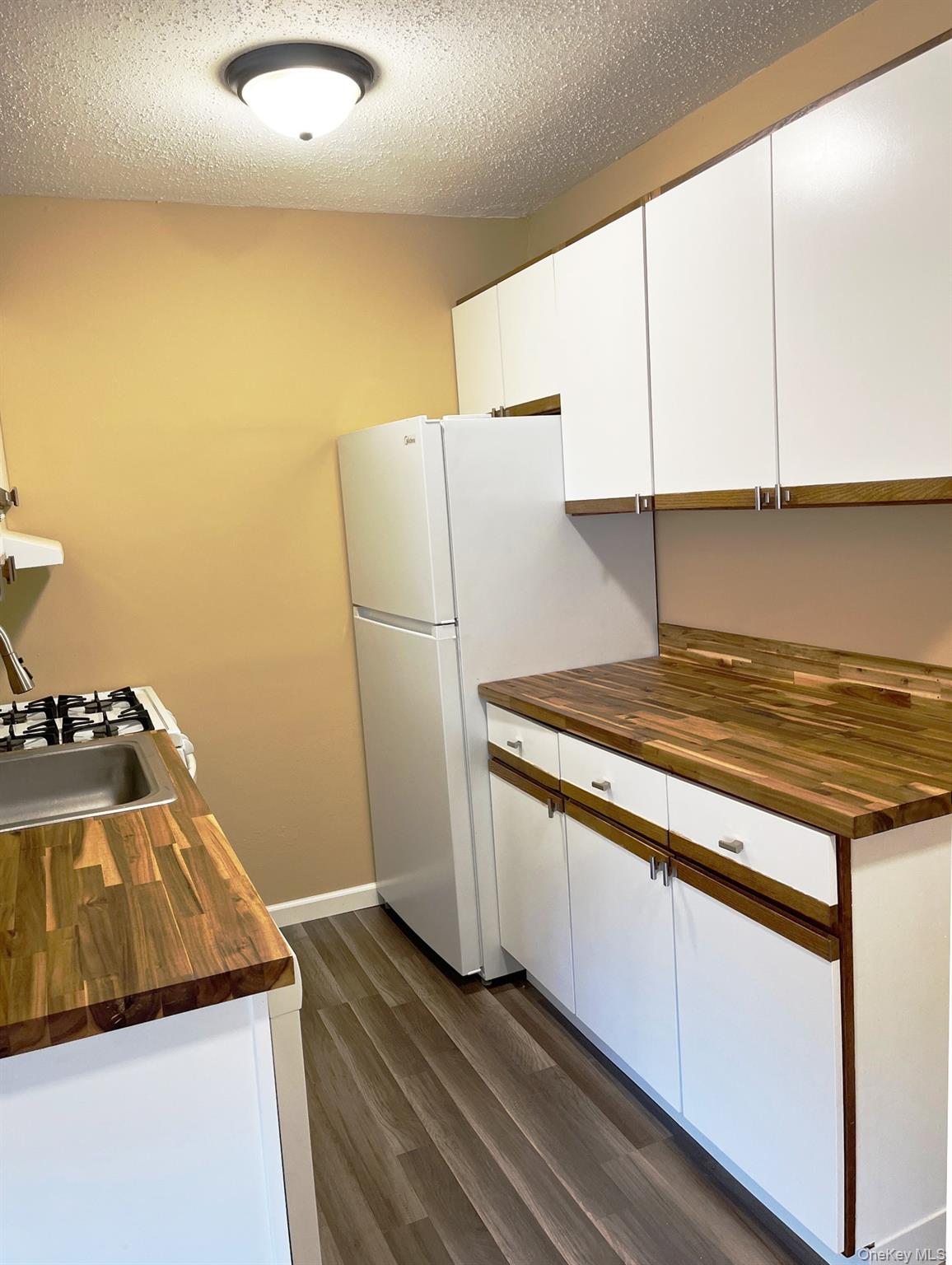 1403 Barclay Manor # 14C, Newburgh, NY 12550