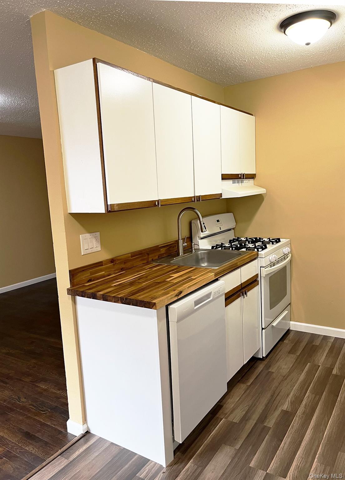 1403 Barclay Manor # 14C, Newburgh, NY 12550