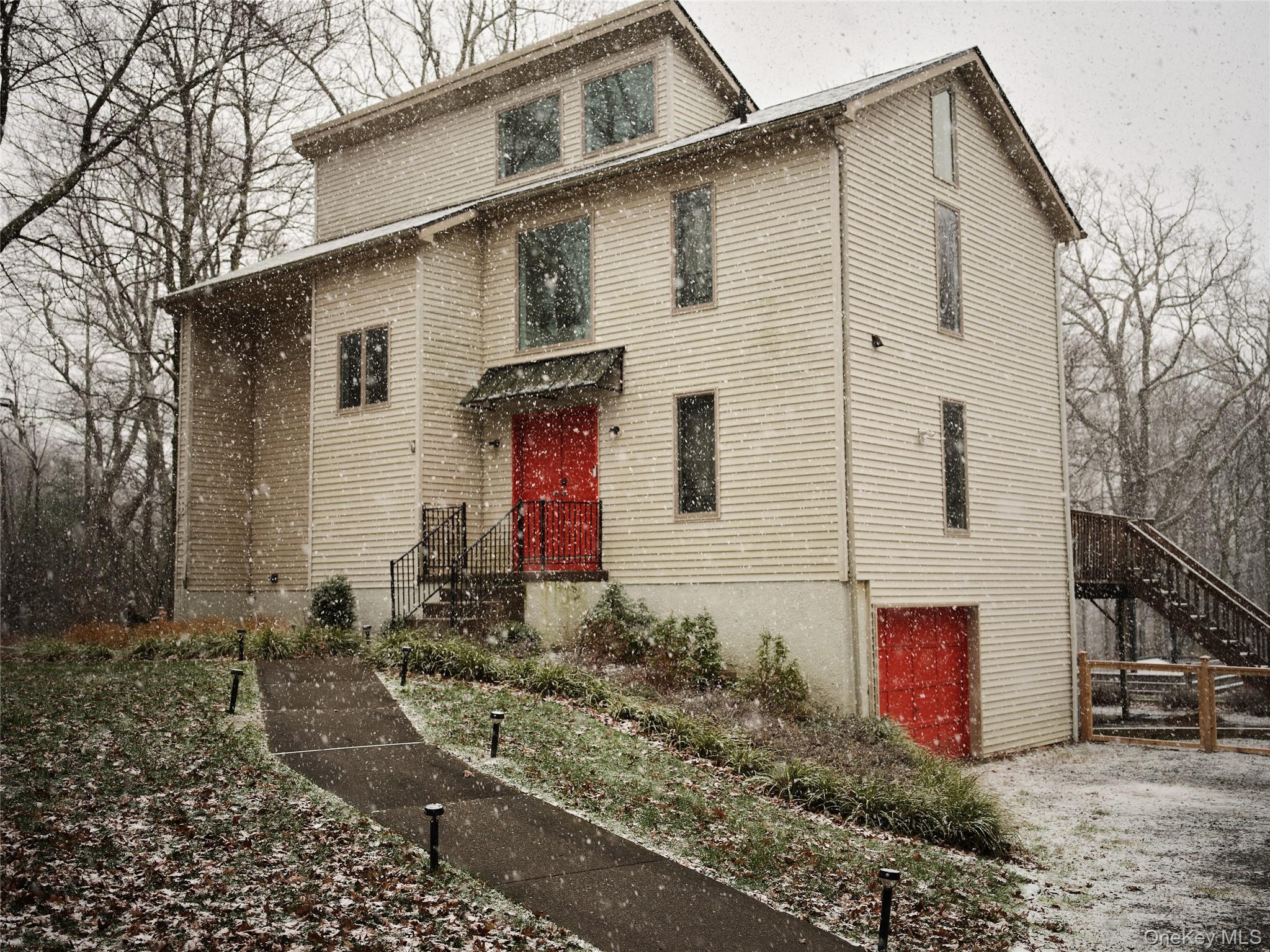 285 Circle Road, Cragsmoor, NY 12566